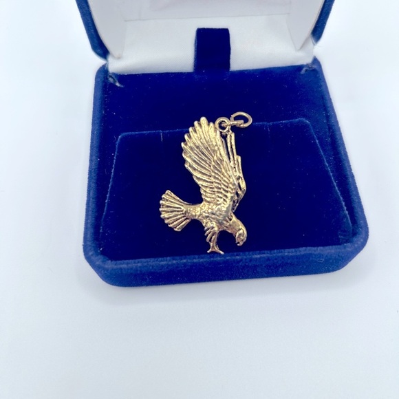 Vintage 12K Gold Eagle Pendant with Detailed Feather Texturing​​​ - Picture 9 of 9